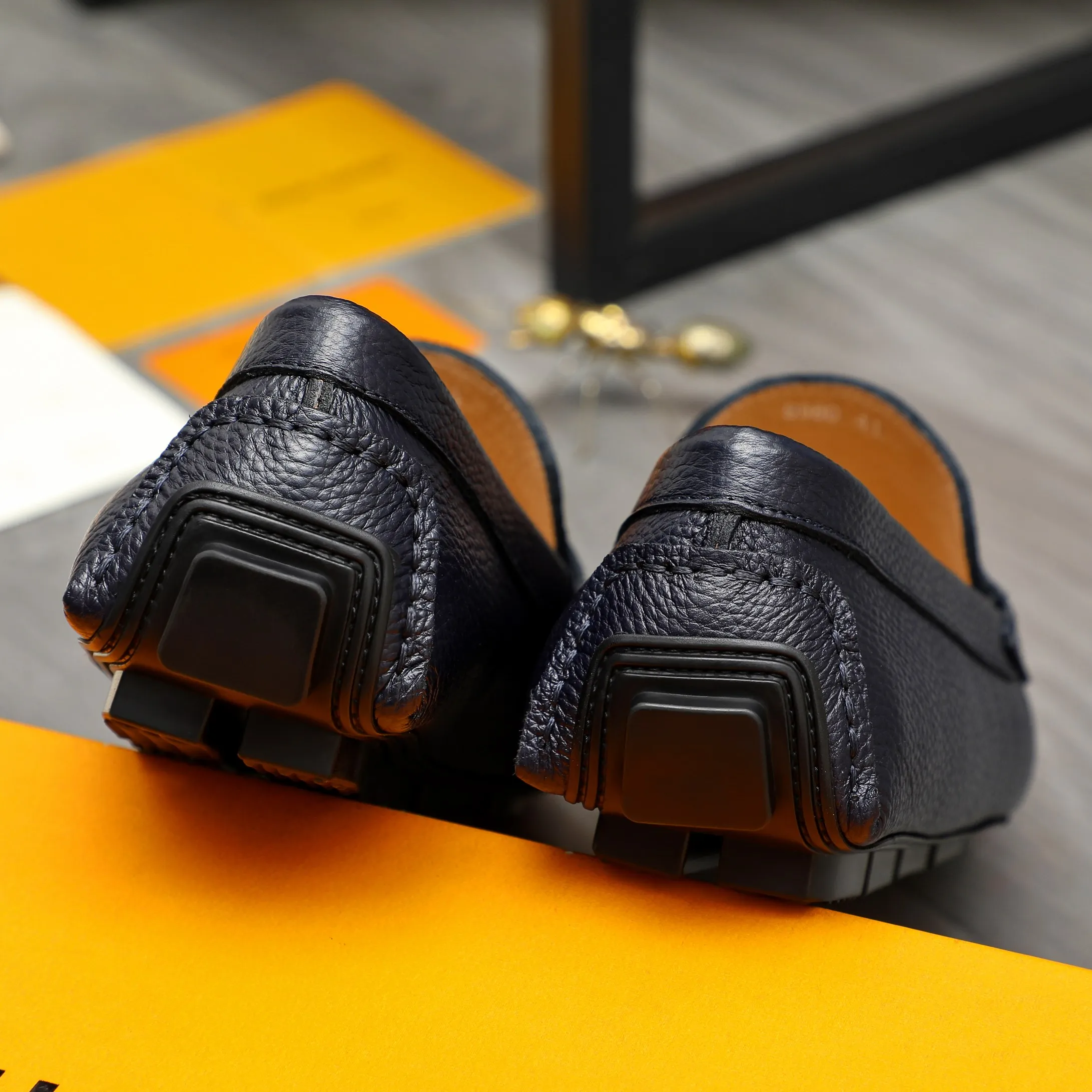 Men's shoes 💰380 Product trademark: LV "Louis Vuitton" casual slip-on shoes Regular size: 38-45 (45 is custom-made and non-returnable) Product material: Selected pebbled embossed cowhide upper, pigskin lining, rubber outsole